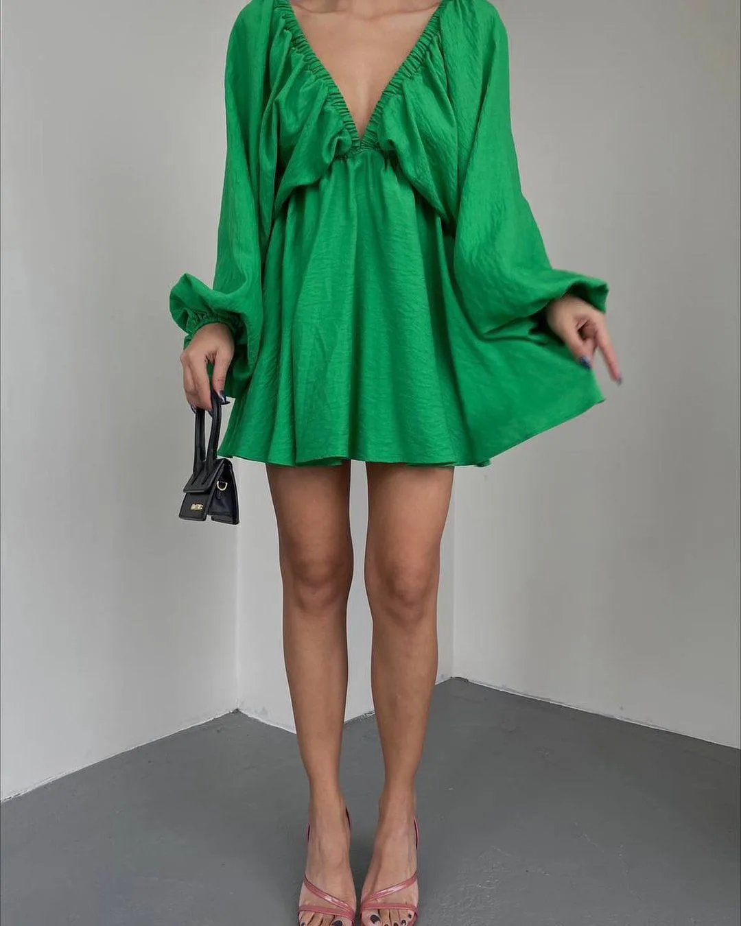 Женское осеннее платье с рукавами-пузырями 2023 года