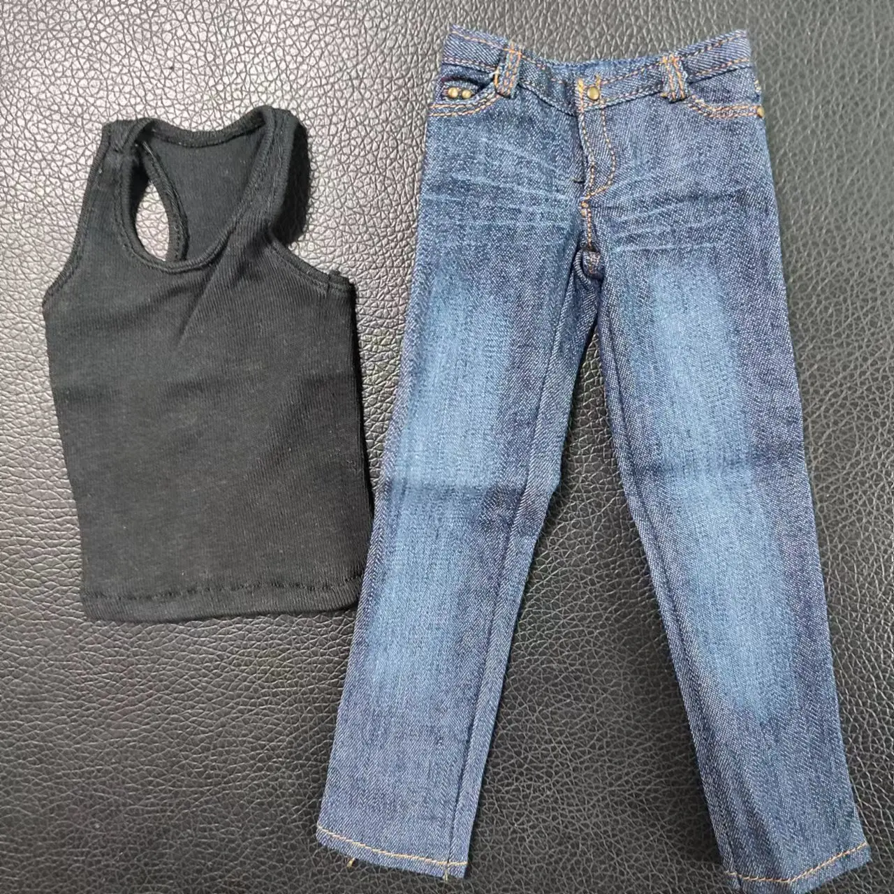 В магазине Комплект одежды для мужской фигуры в масштабе 1/6, Свободные джинсы, жилет, модель аксессуаров для 12-дюймовой мускулистой фигуры M35