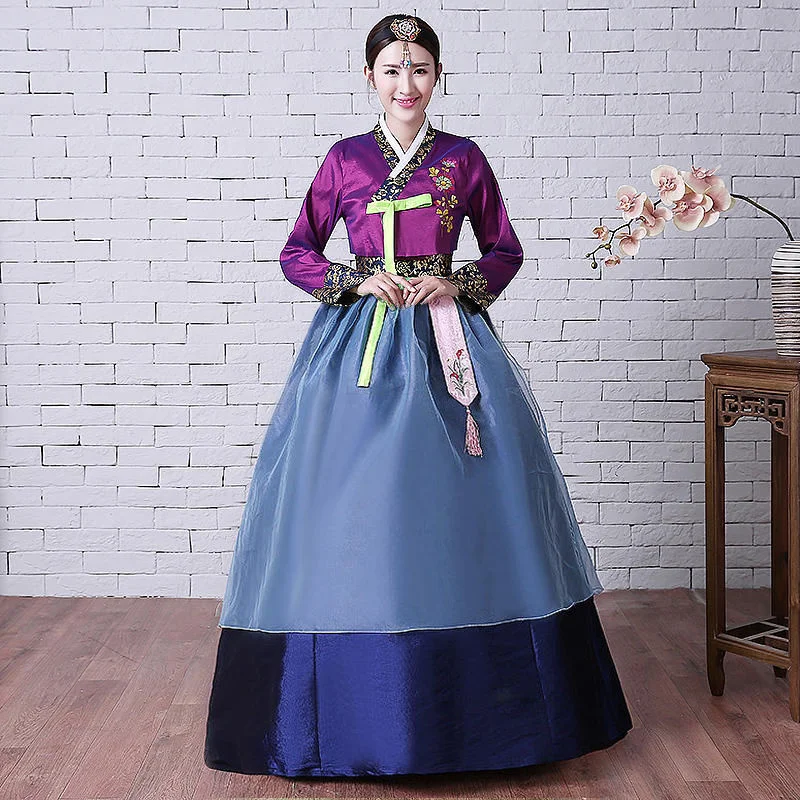 Традиционный корейский женский придворный наряд с вышивкой, высокой талией, большой длины, сегодняшний ханбок улучшает танцевальные качества.